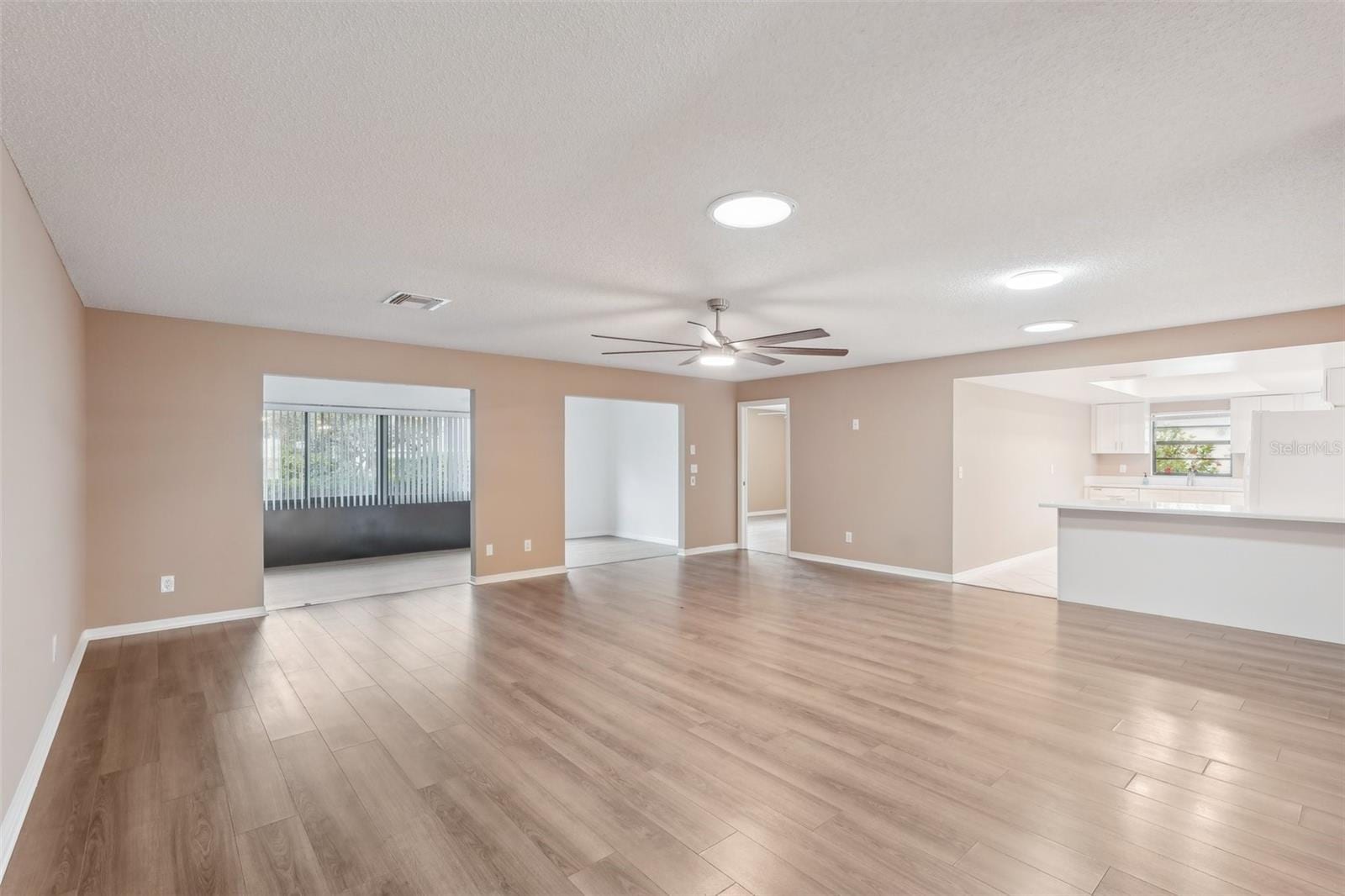2529 Lancaster Dr photo 4