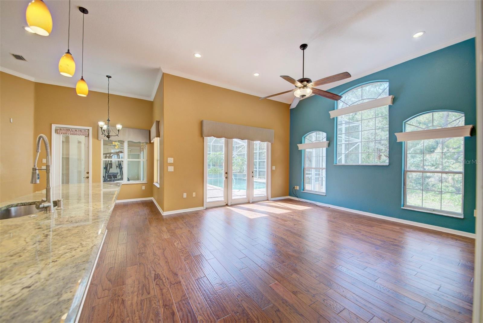 7333 Royal Oak Dr photo 3