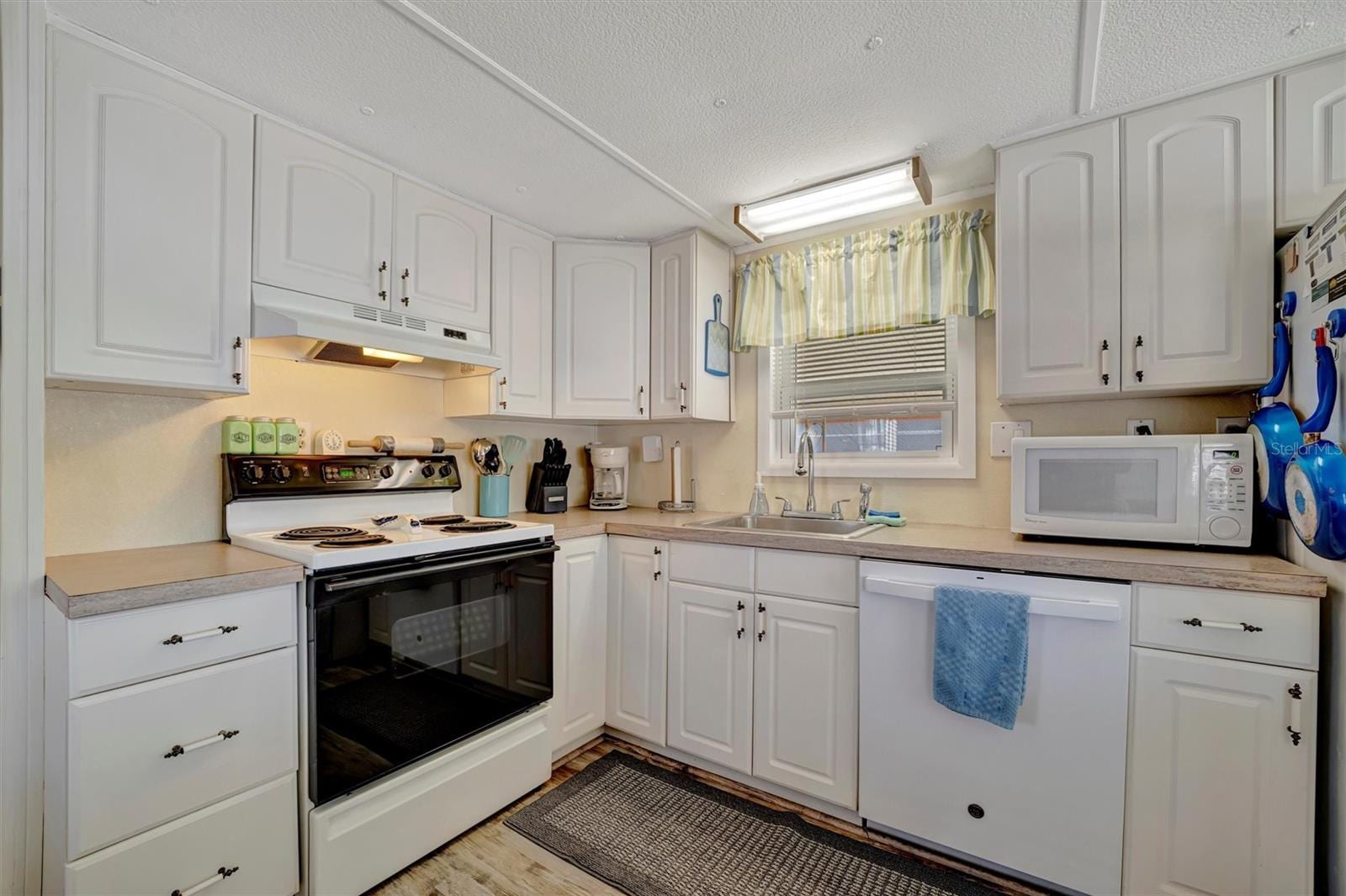 104 Saint Kitts Way photo 3