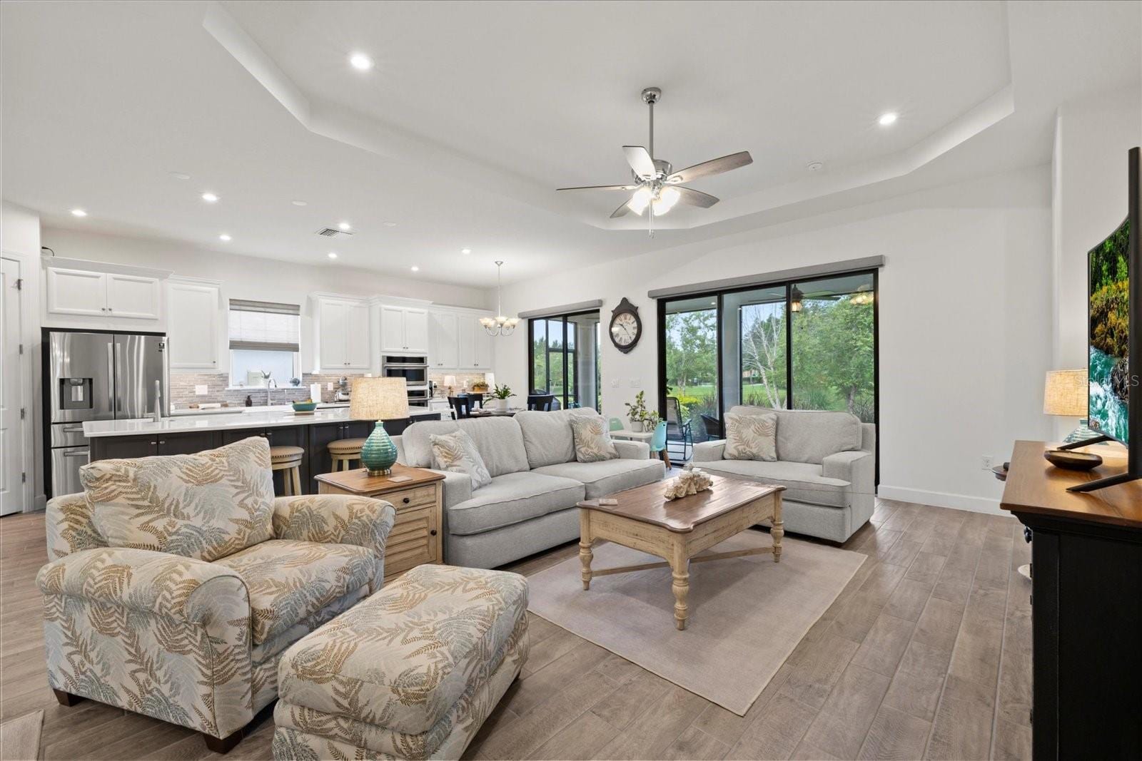 11398 Juglans Dr photo 3