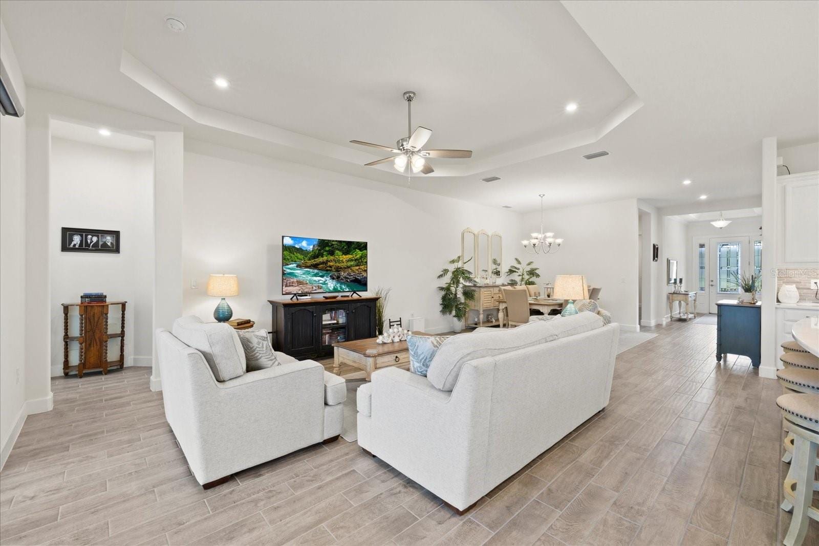 11398 Juglans Dr photo 4