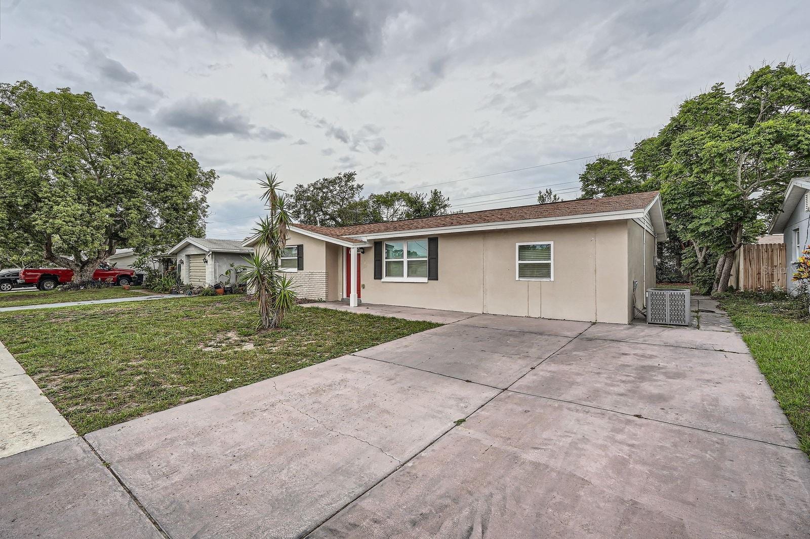 5429 Flora Ave photo 2