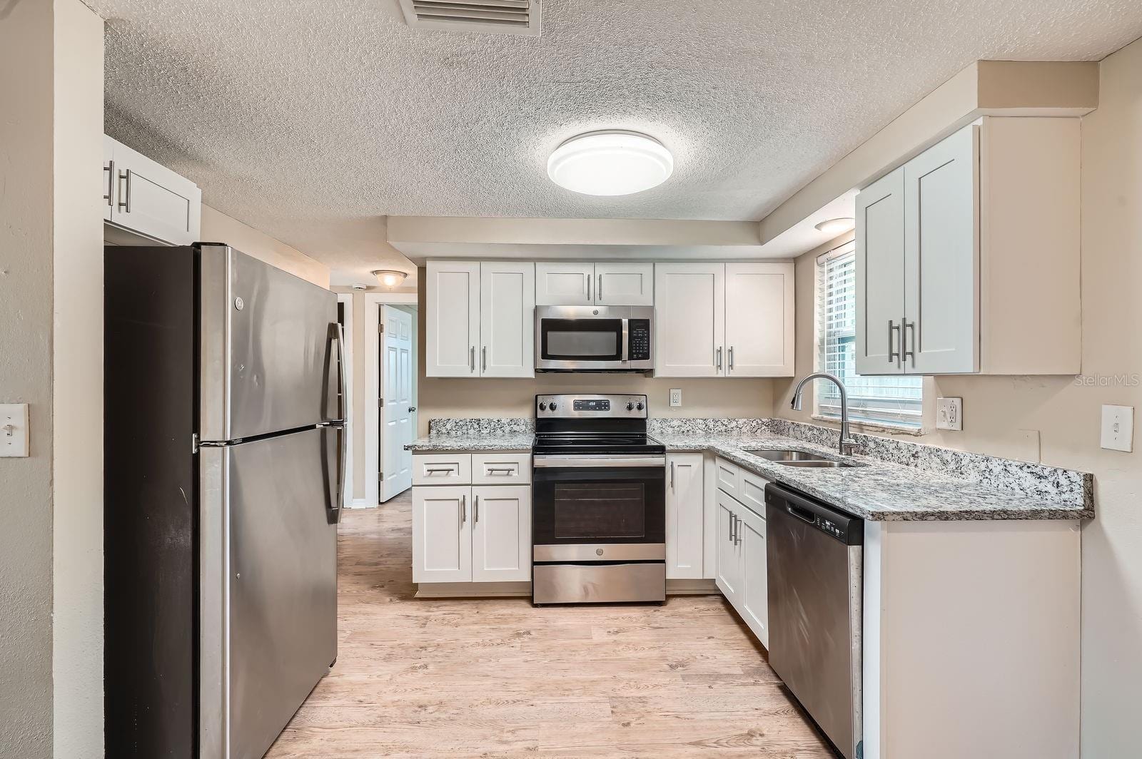 5429 Flora Ave photo 5