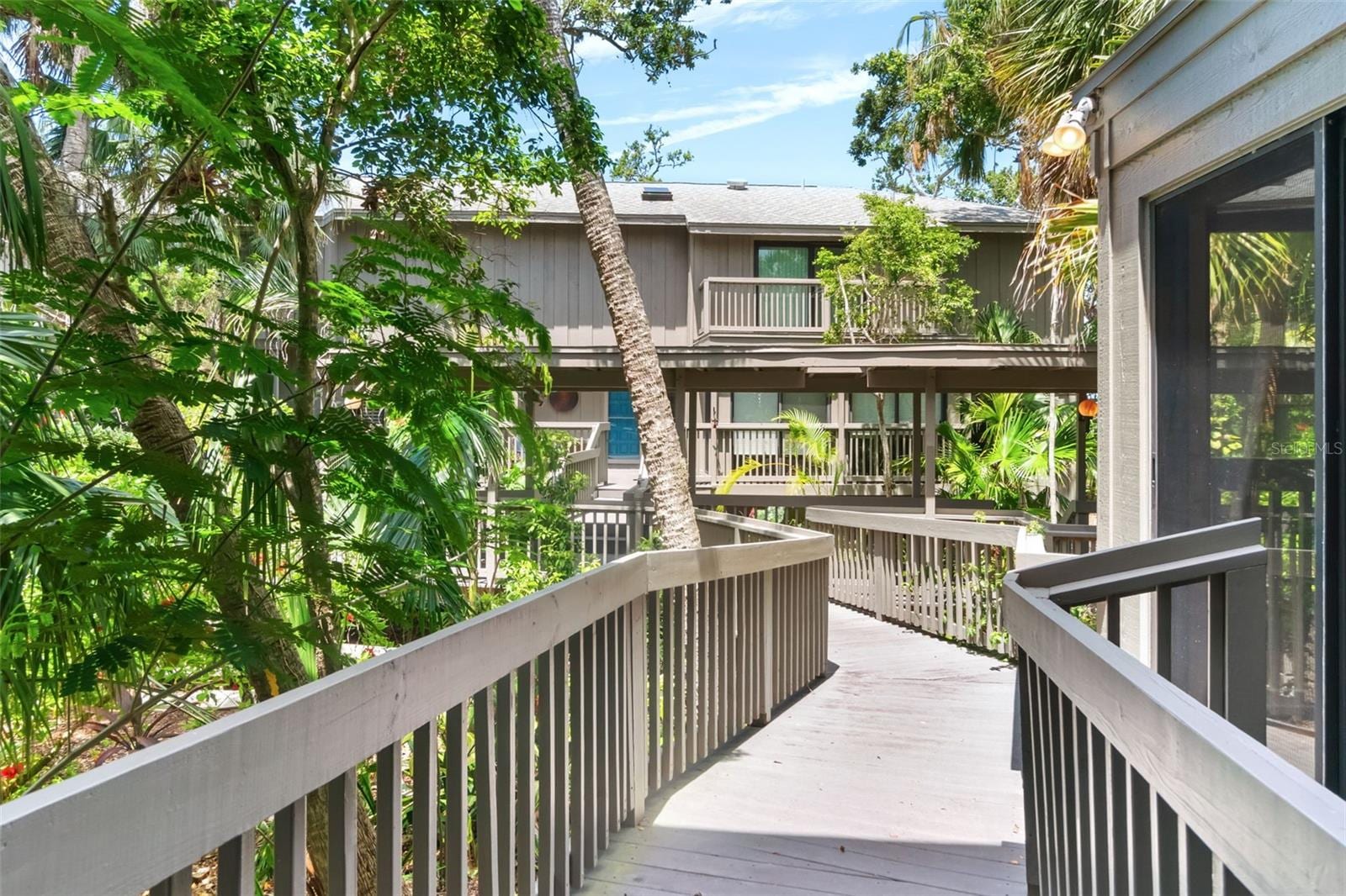 1347 Landings Dr #6 photo 4