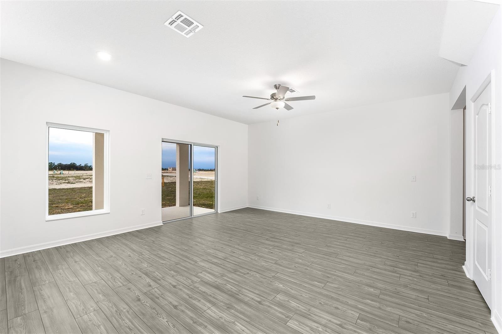 3712 Bergamot St photo 3