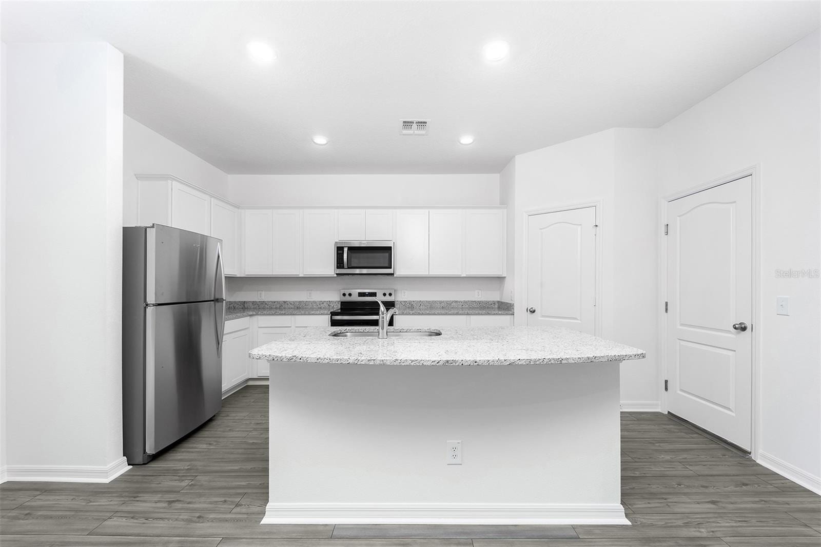 3719 Bergamot St photo 5