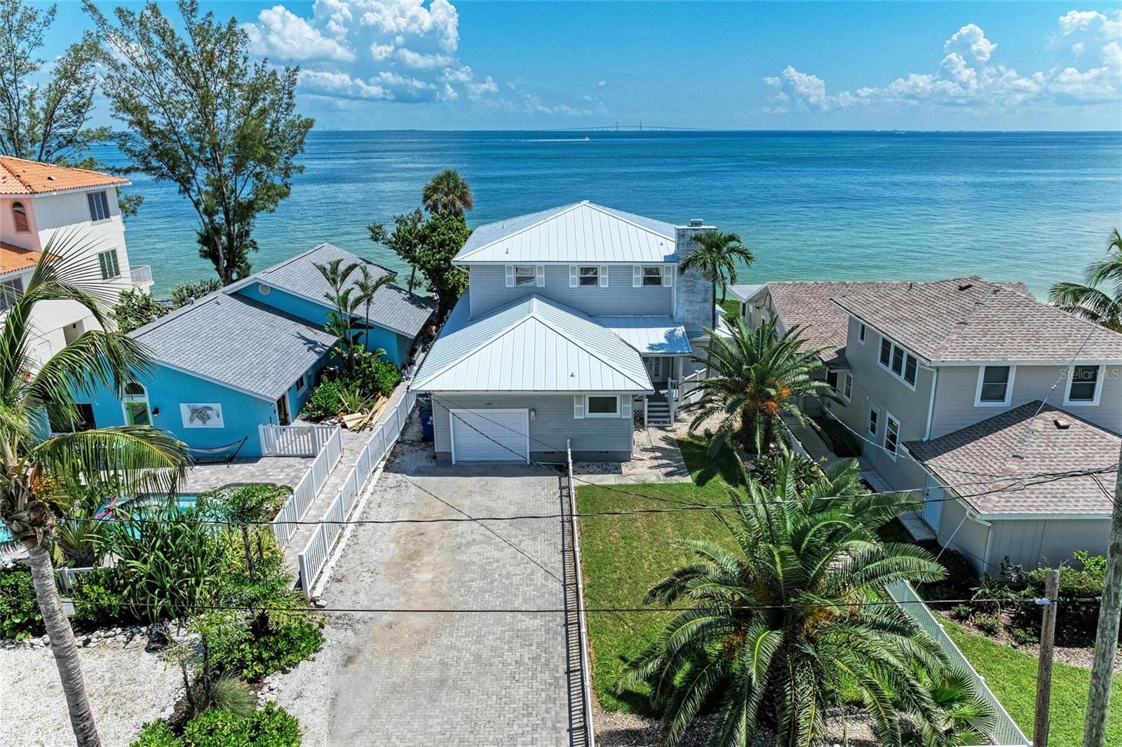 893 N Shore Dr photo 2