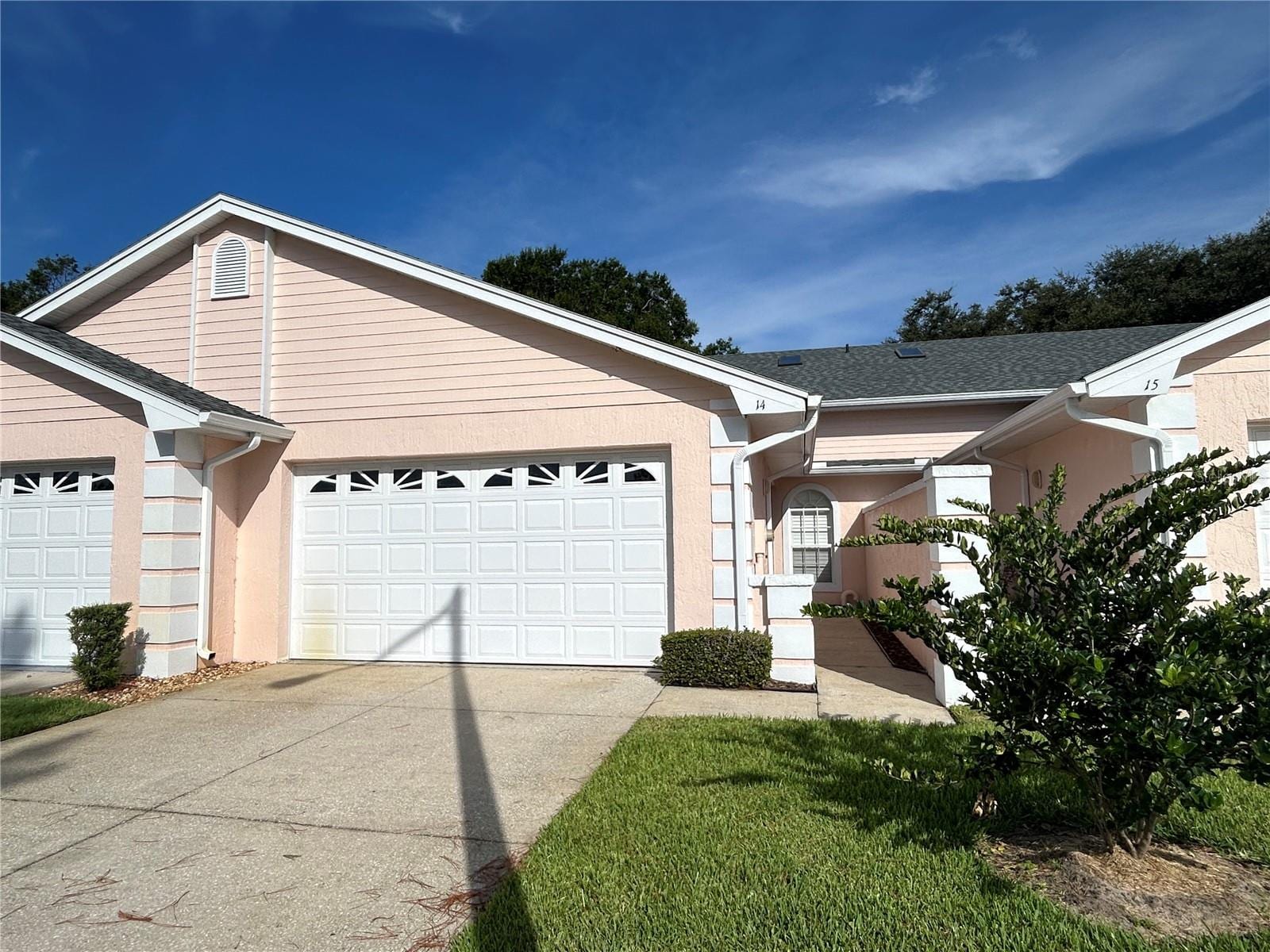 14 Enclave Dr photo 2