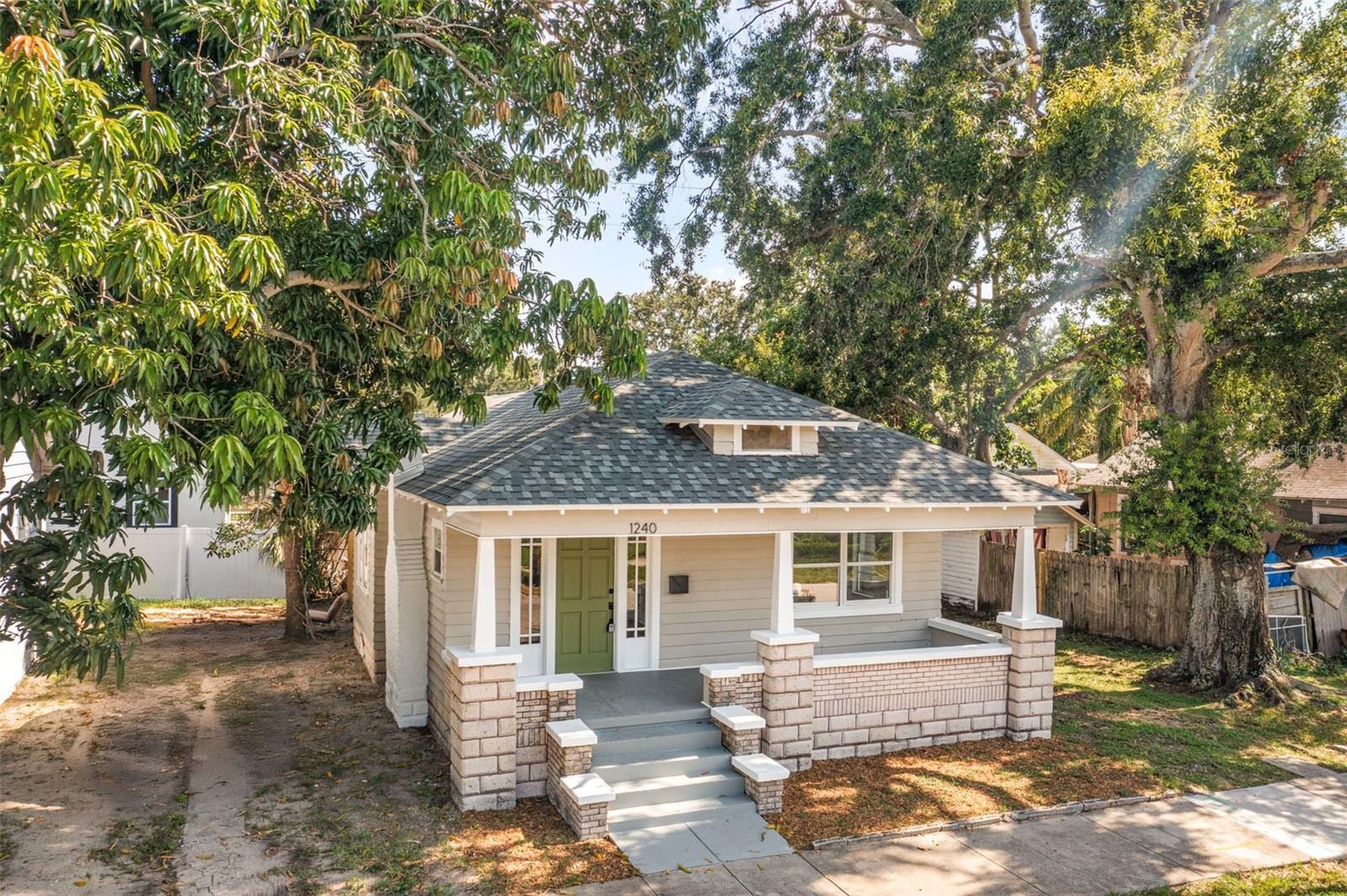 1240 James Ave S photo 4