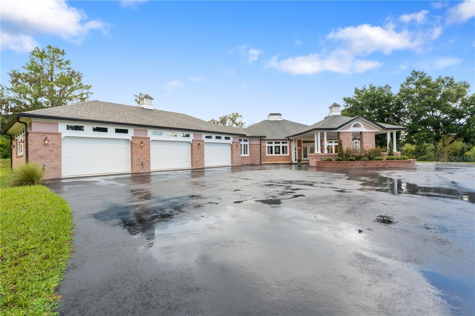 22370 Skyview Cir photo 2