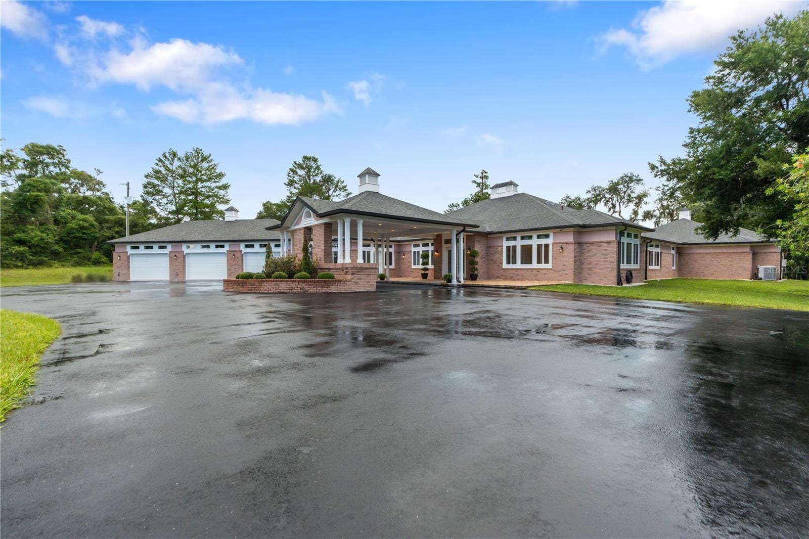 22370 Skyview Cir photo 3