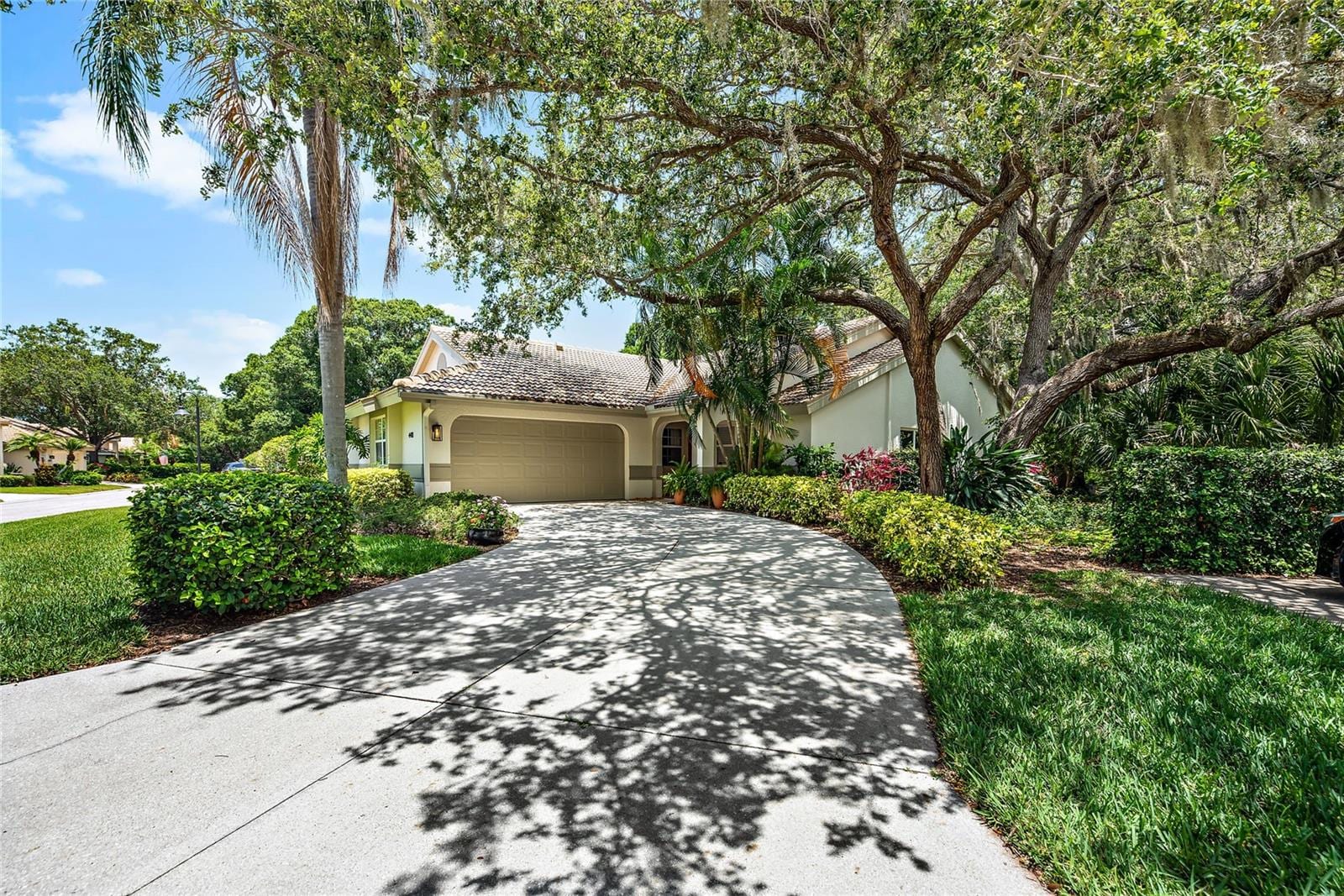 4481 Ascot Cir N photo 2