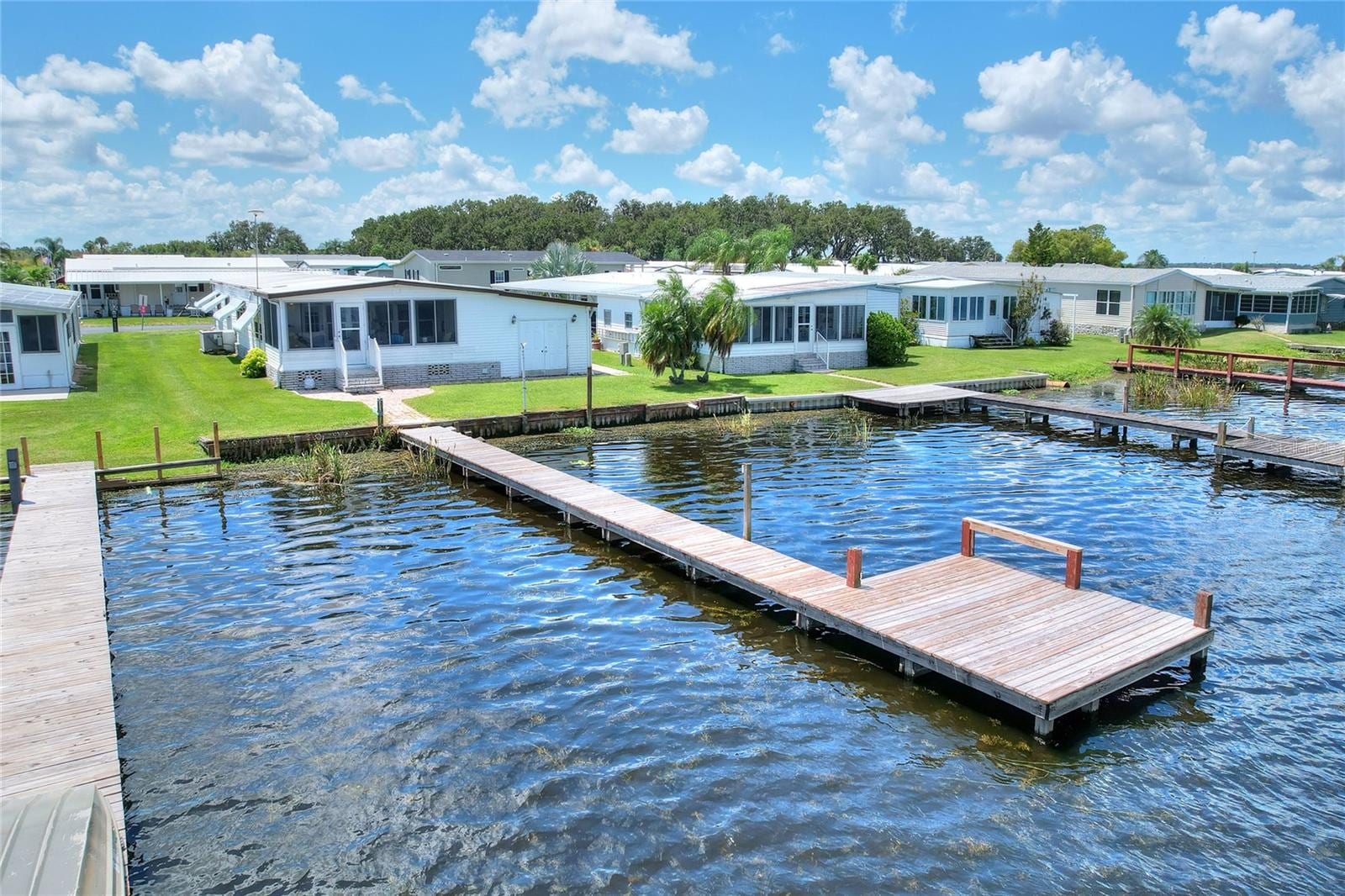 590 Aloha Dr photo 2