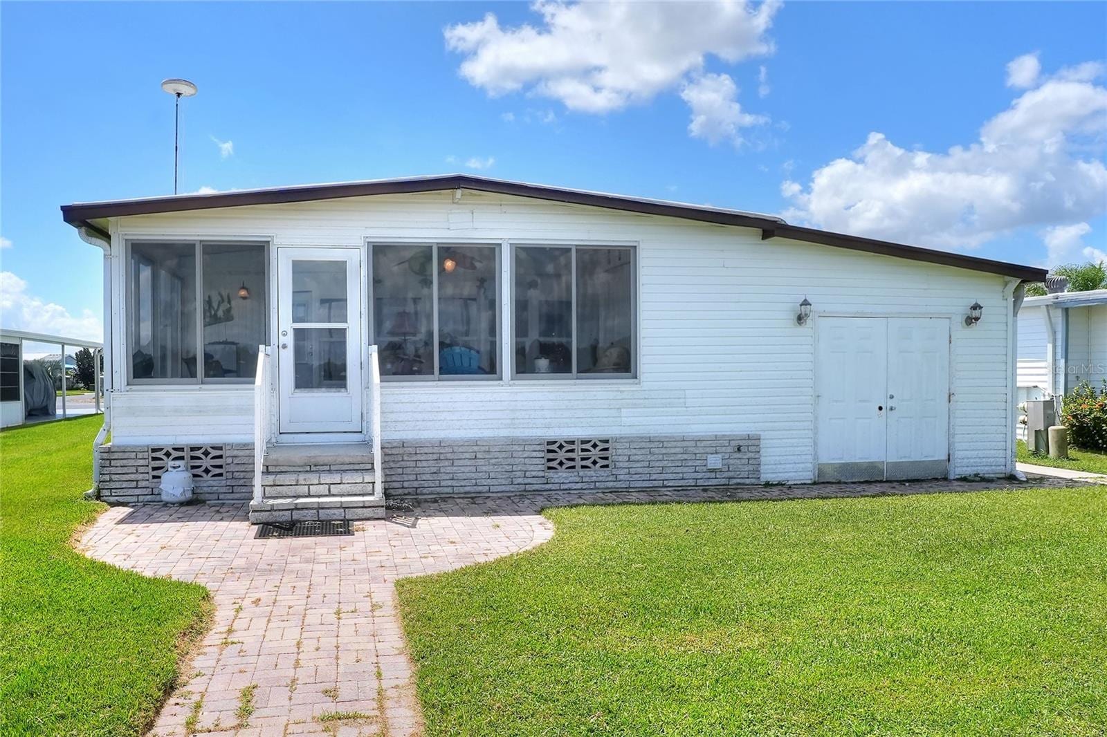 590 Aloha Dr photo 3