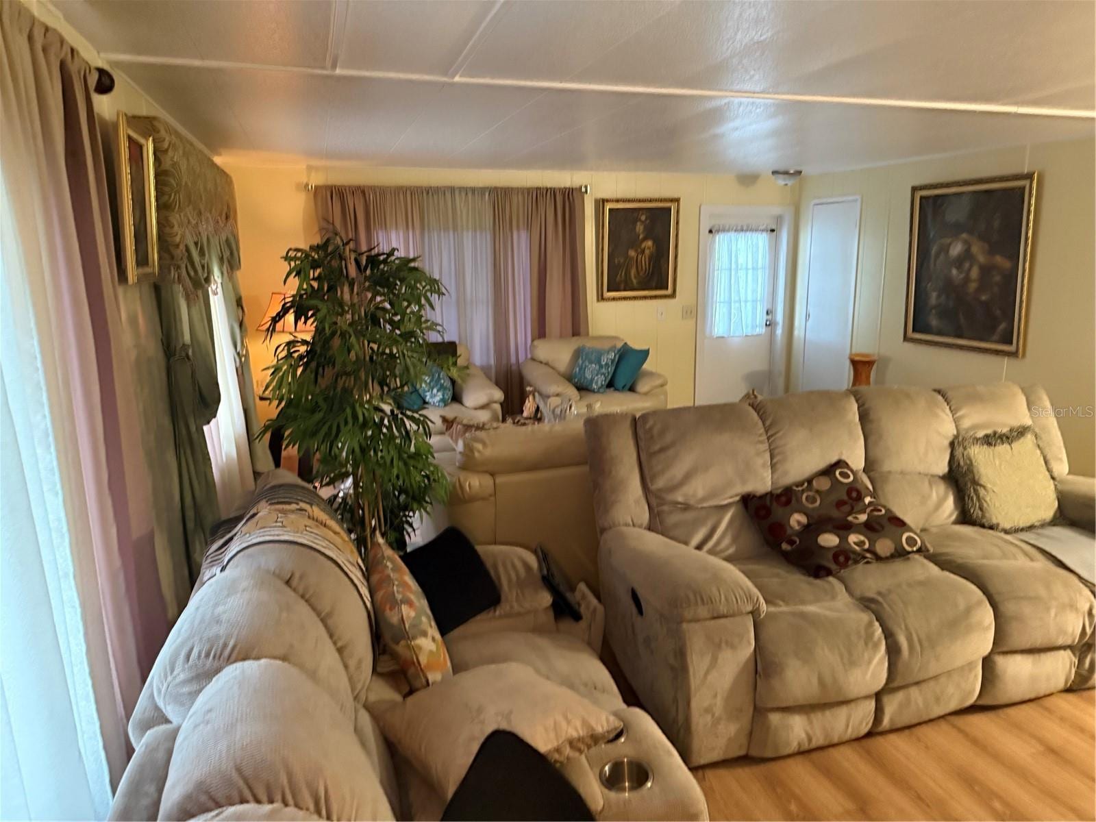 8869 Highpoint Blvd photo 3