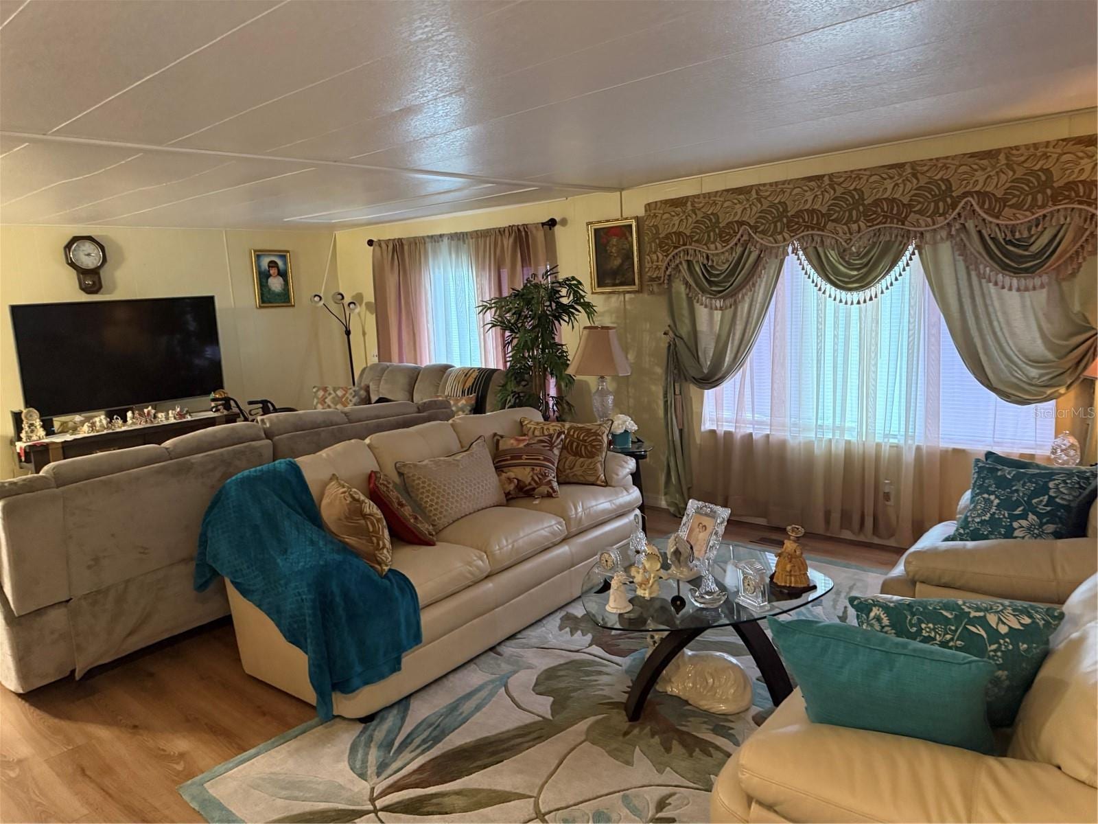 8869 Highpoint Blvd photo 4
