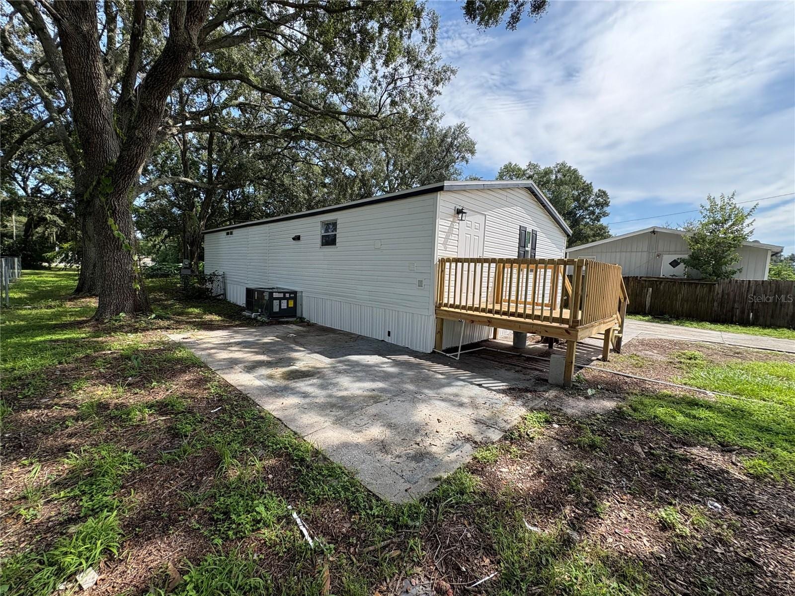 120 Clearwater CT photo 4