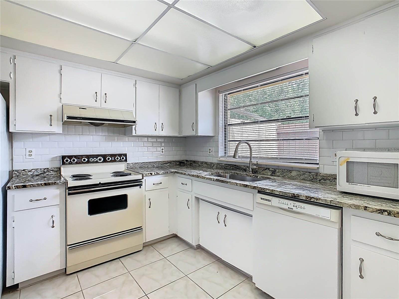 1012 Medinah Dr SE photo 2