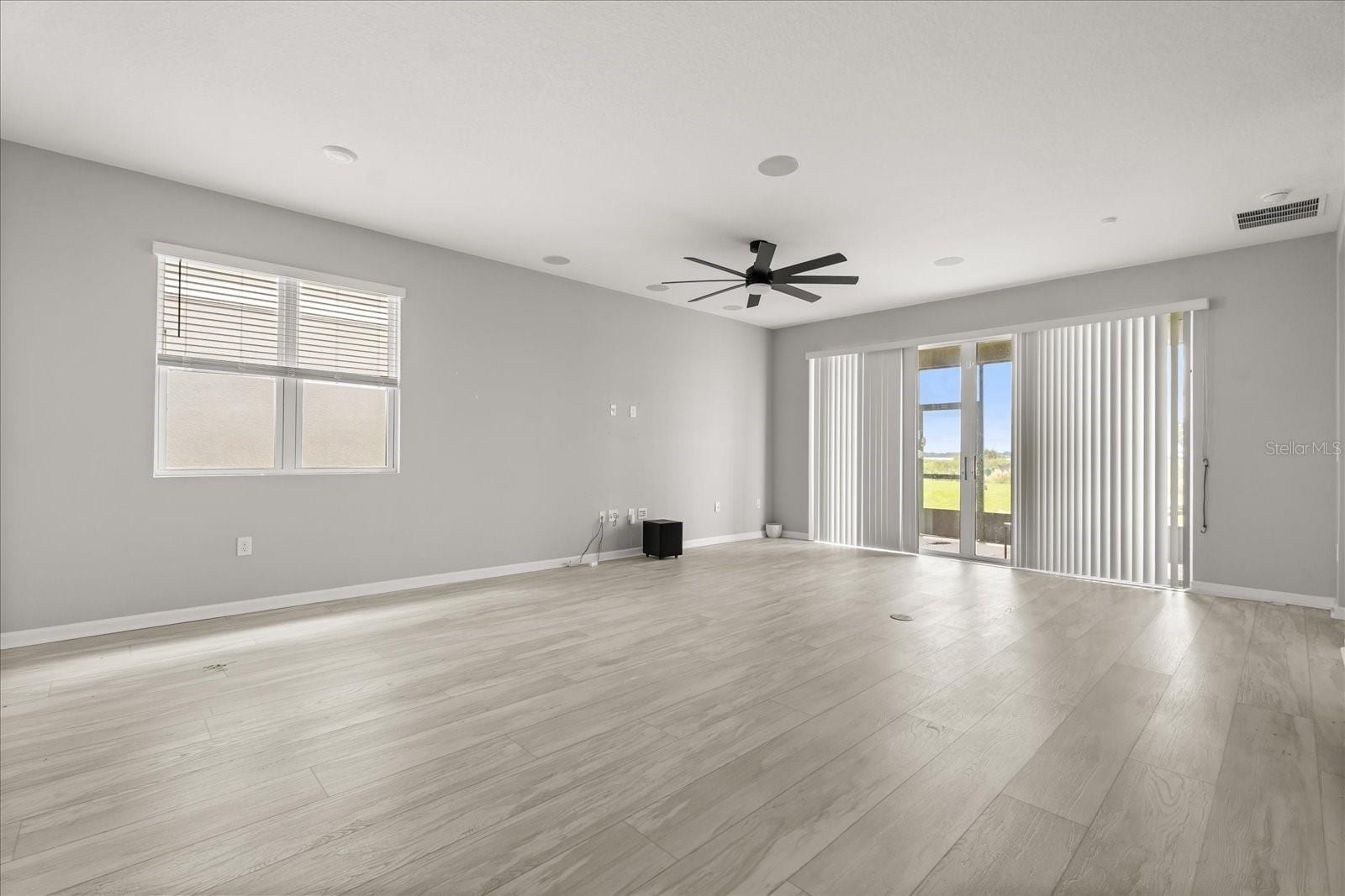 379 Sofia Ln photo 2