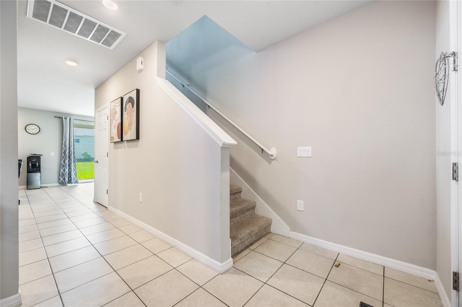 905 Cambridge Dr photo 4