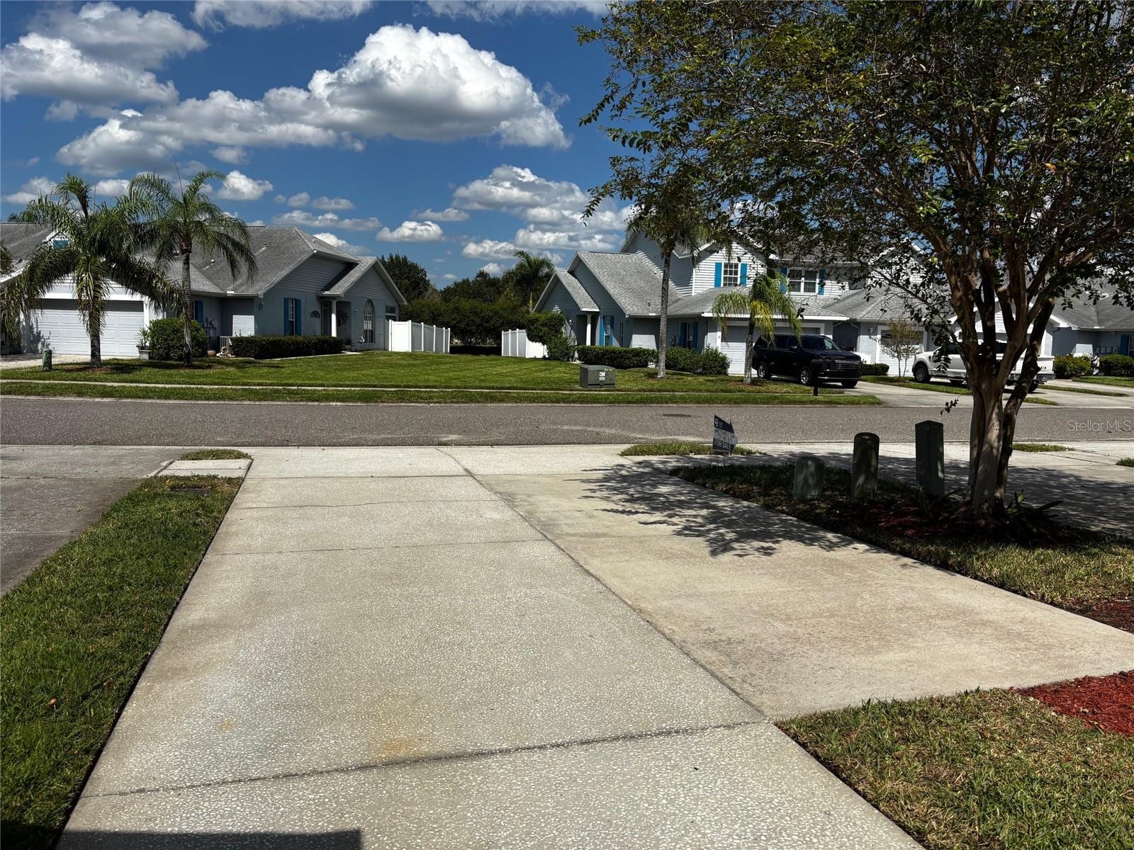 271 Hemingway Dr photo 4