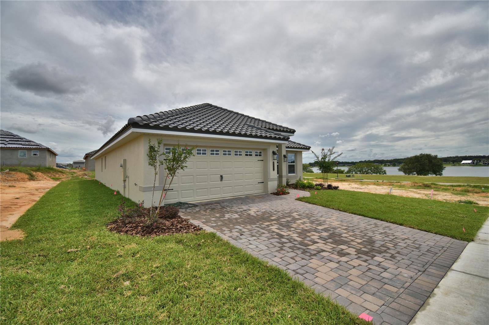 5409 Waterside Dr photo 2