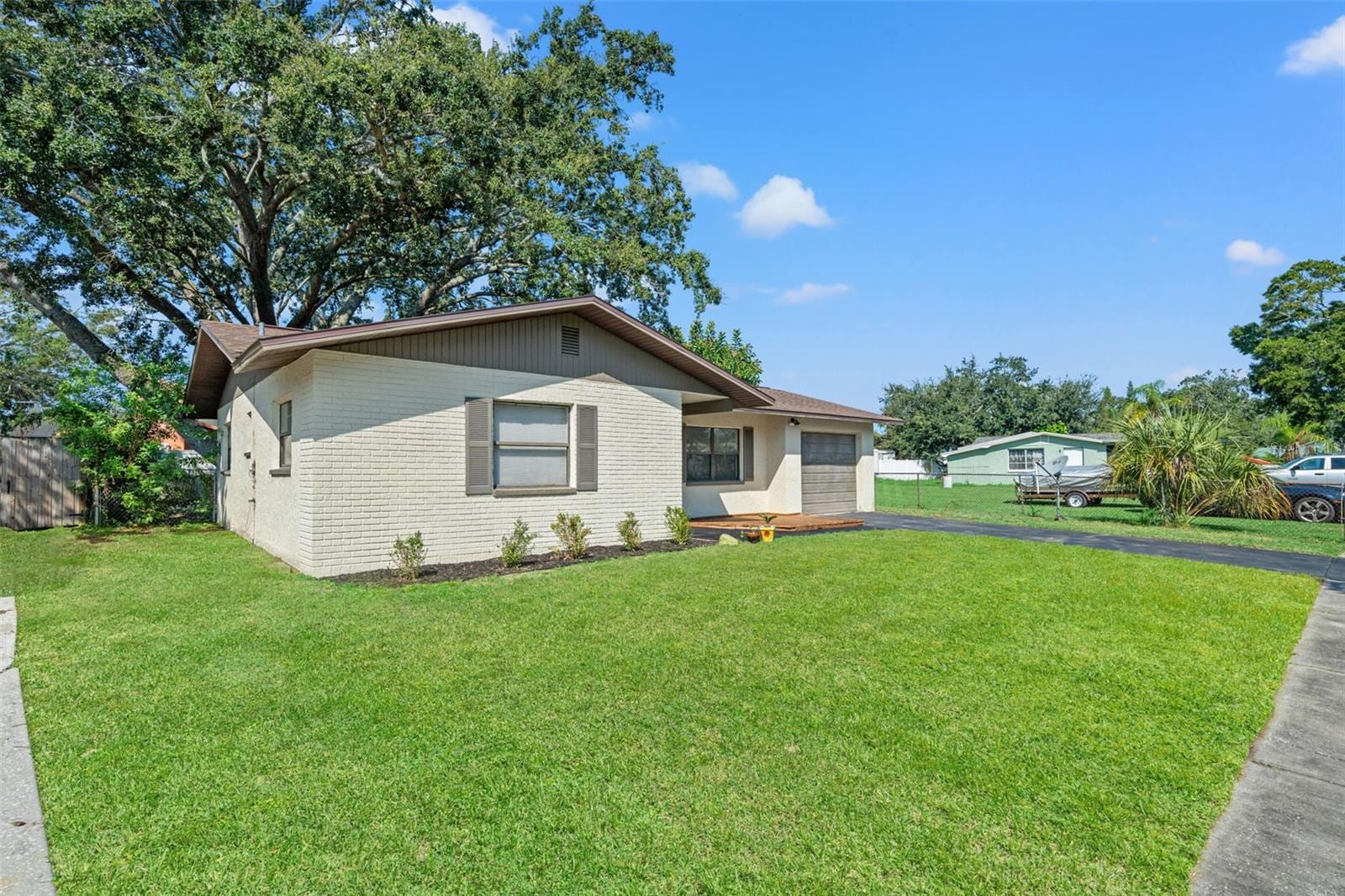 5828 Mariposa Dr photo 3