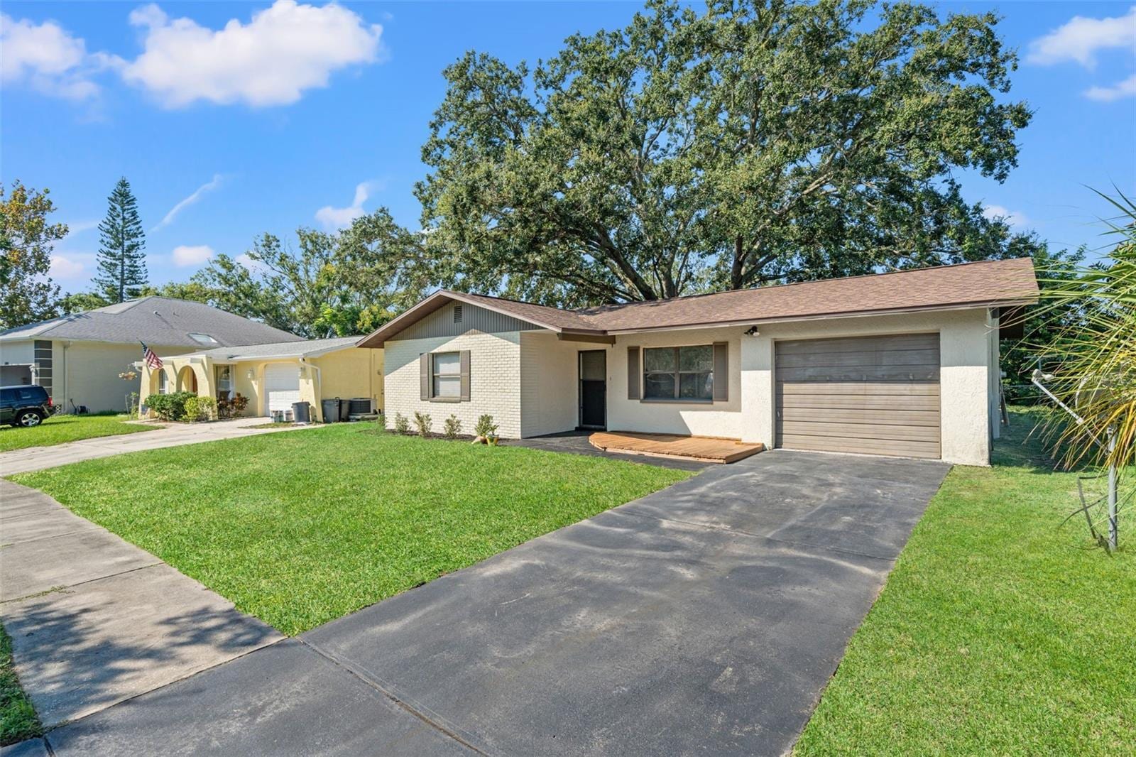 5828 Mariposa Dr photo 4