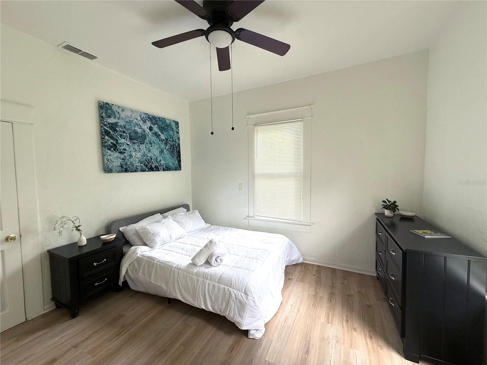 1204 E Emma St photo 3