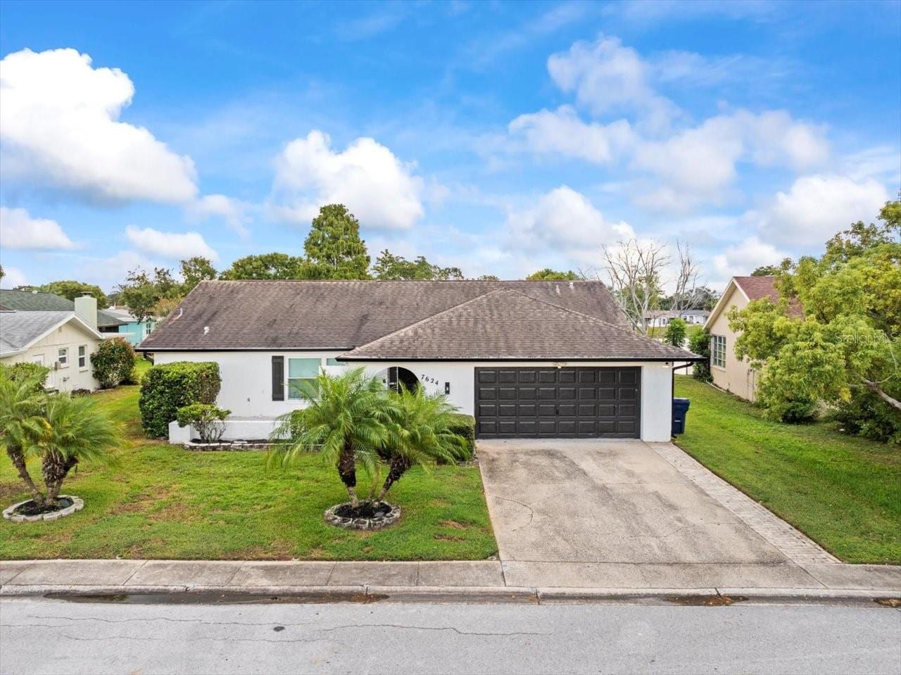 7624 Summertree Ln photo 4