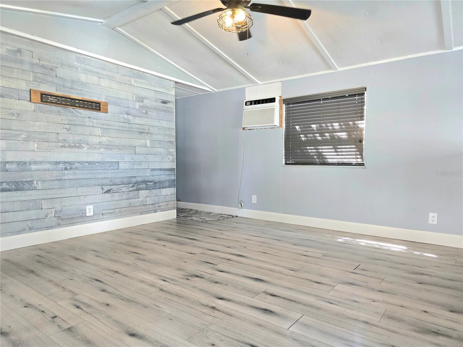 2034 Thelma Dr photo 3