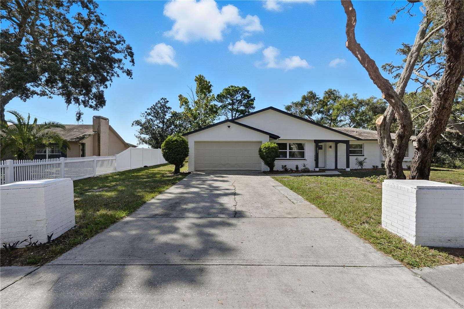 577 Waterfall Dr photo 2