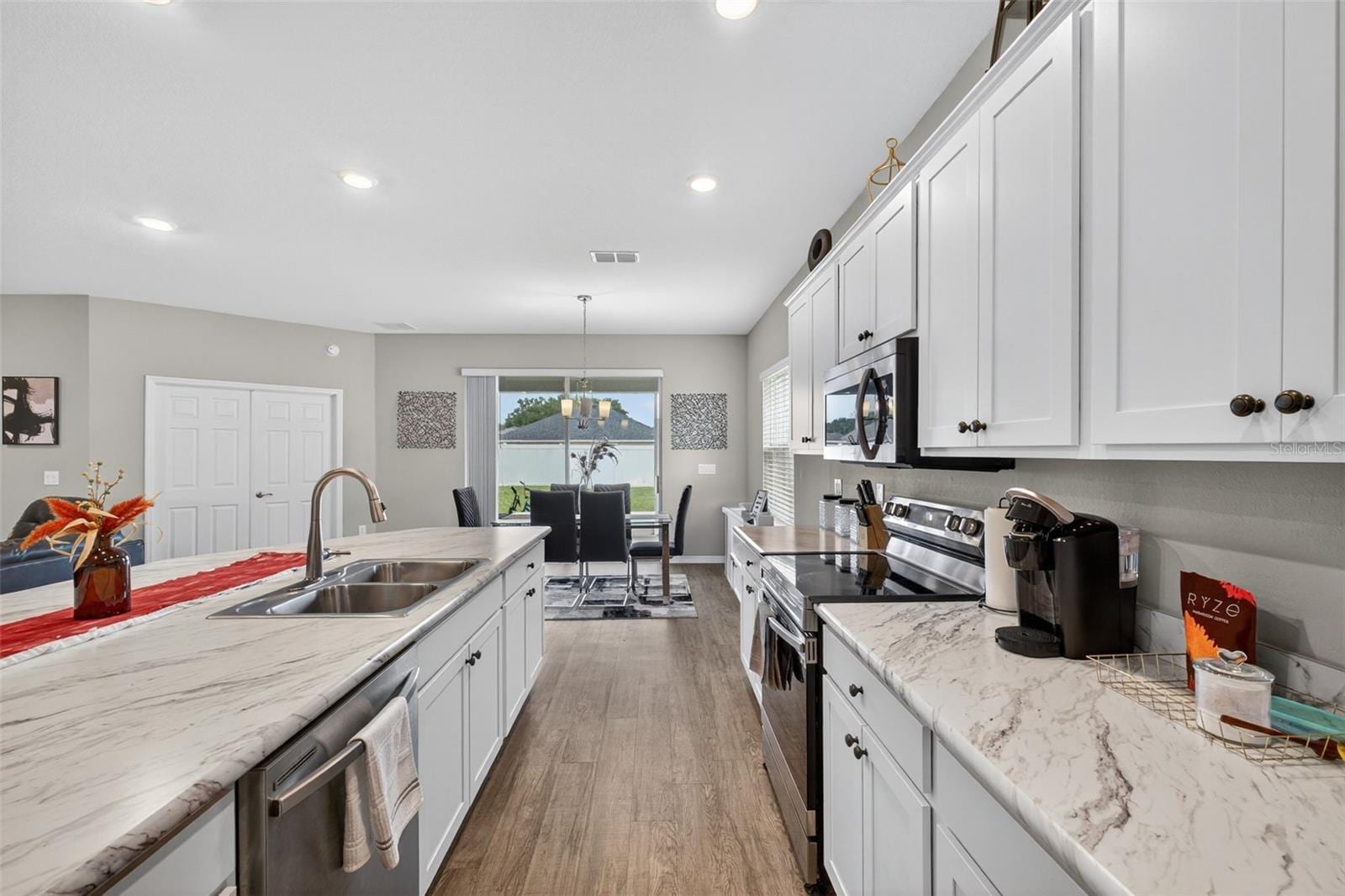 1026 Montgomery Ln photo 5