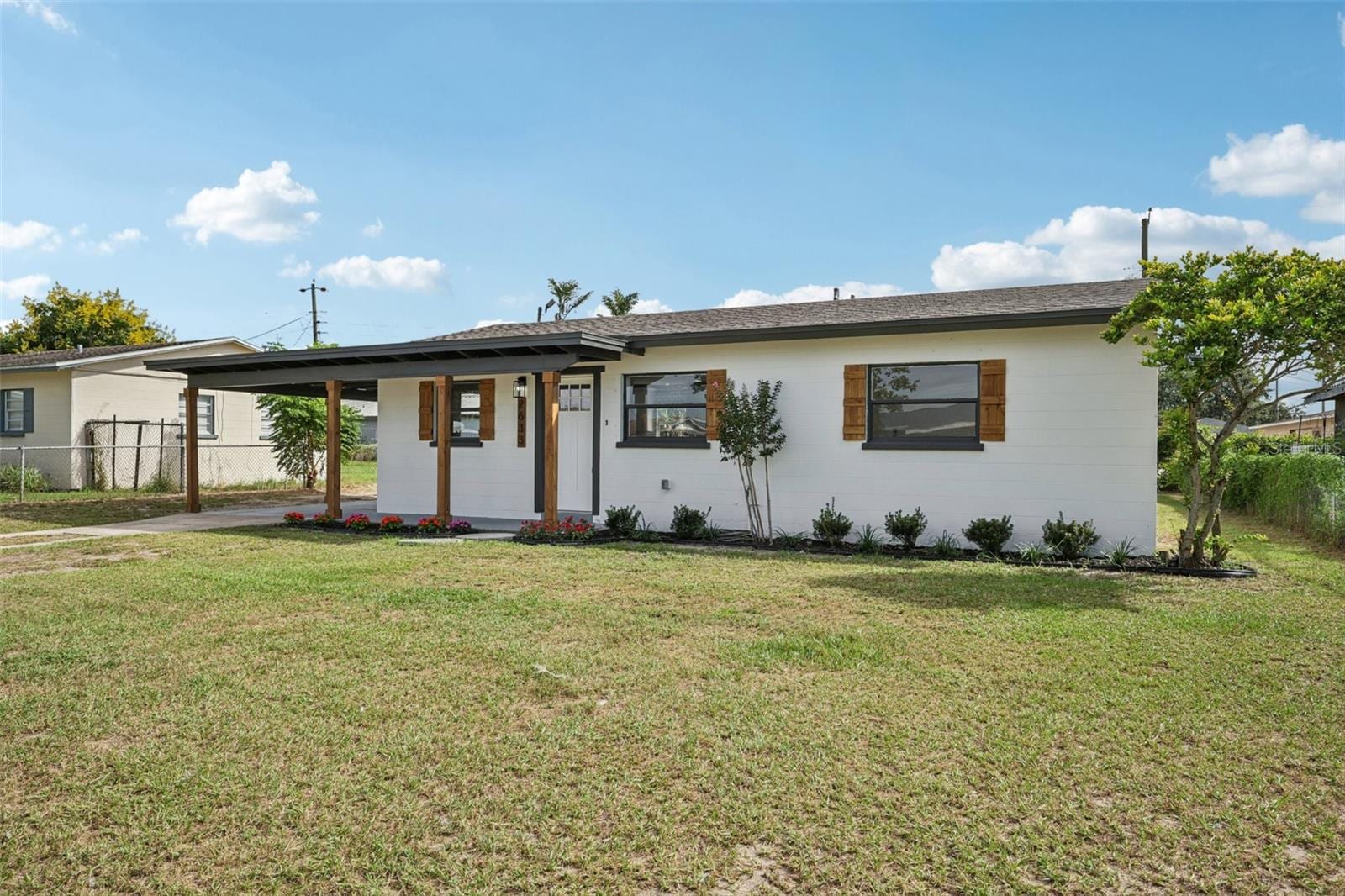 2633 Royal Dr photo 3