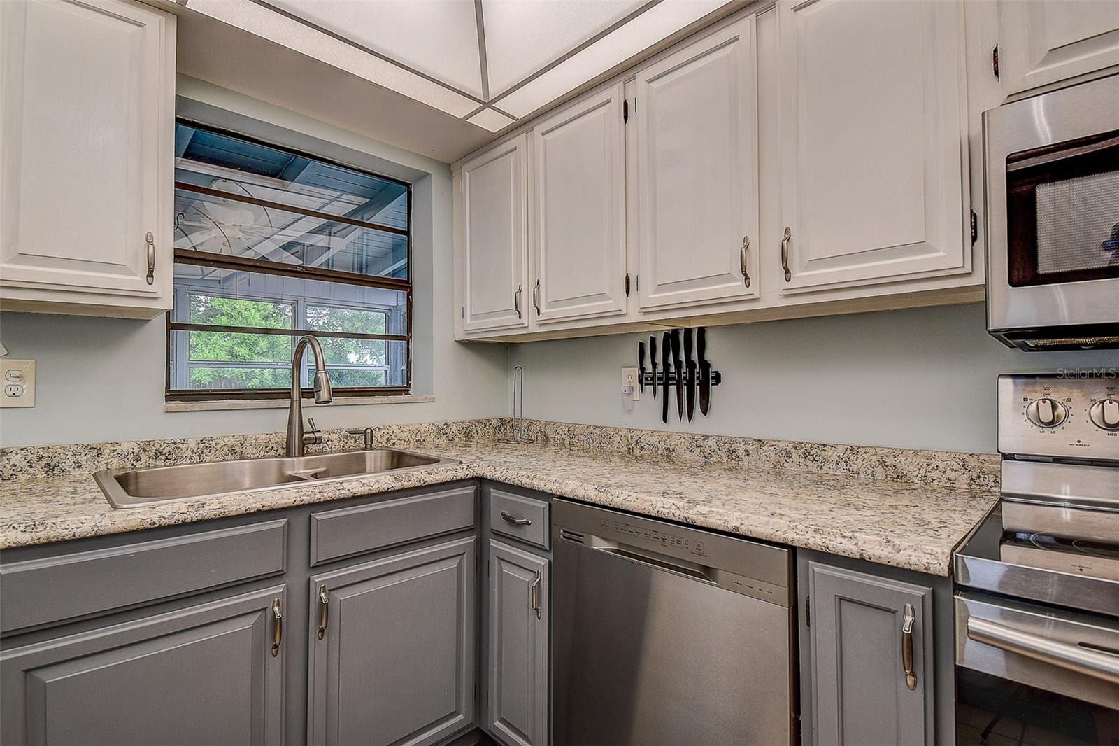 6237 Dalton St photo 3