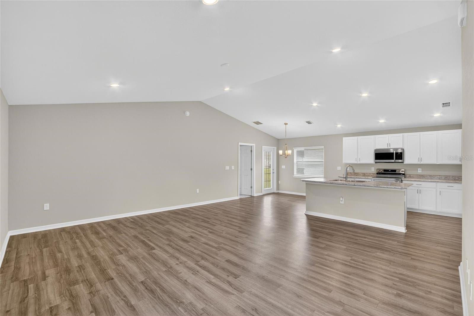 1047 Aruba Ave photo 3