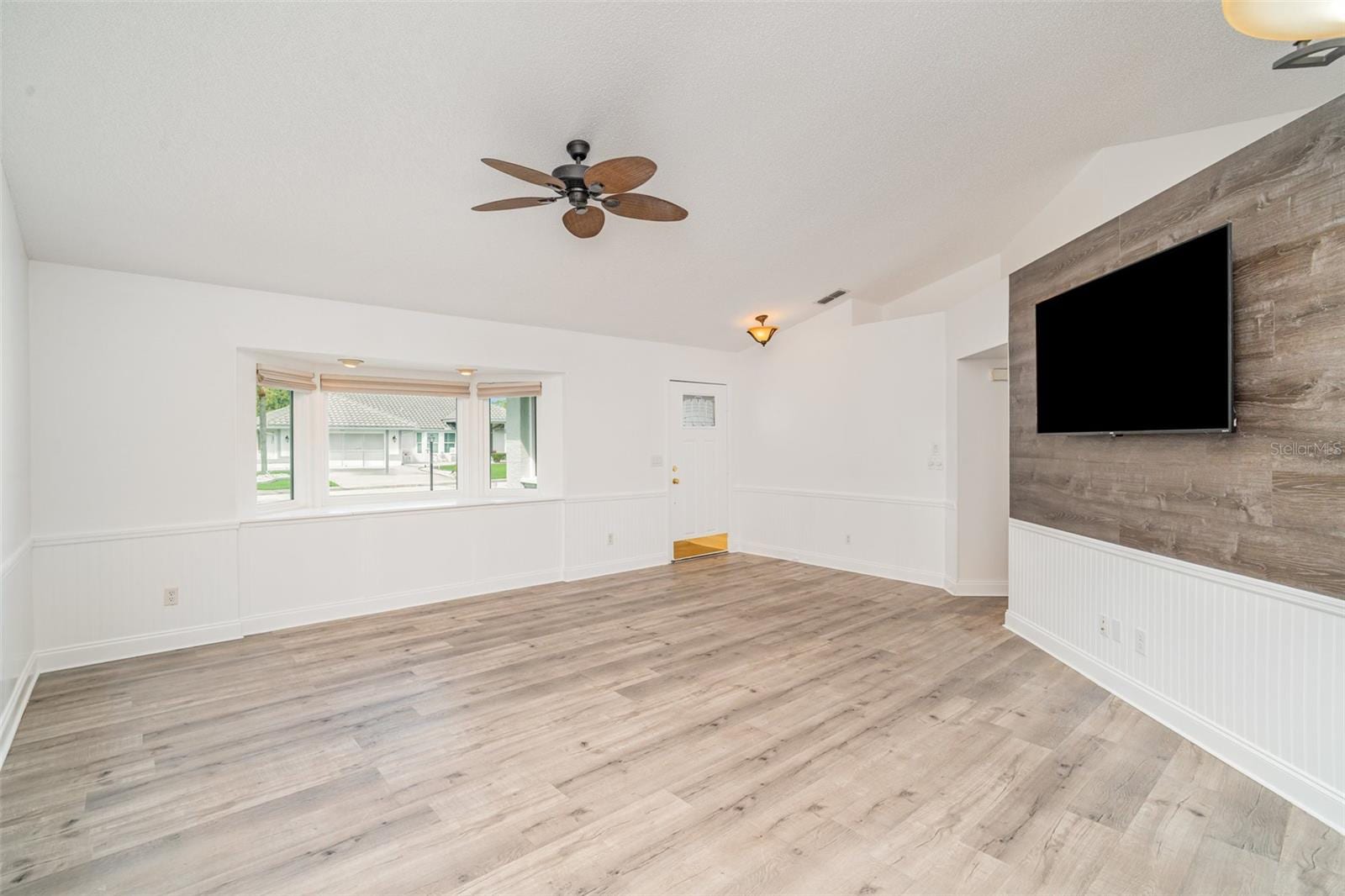 2048 Berry Roberts Dr photo 5
