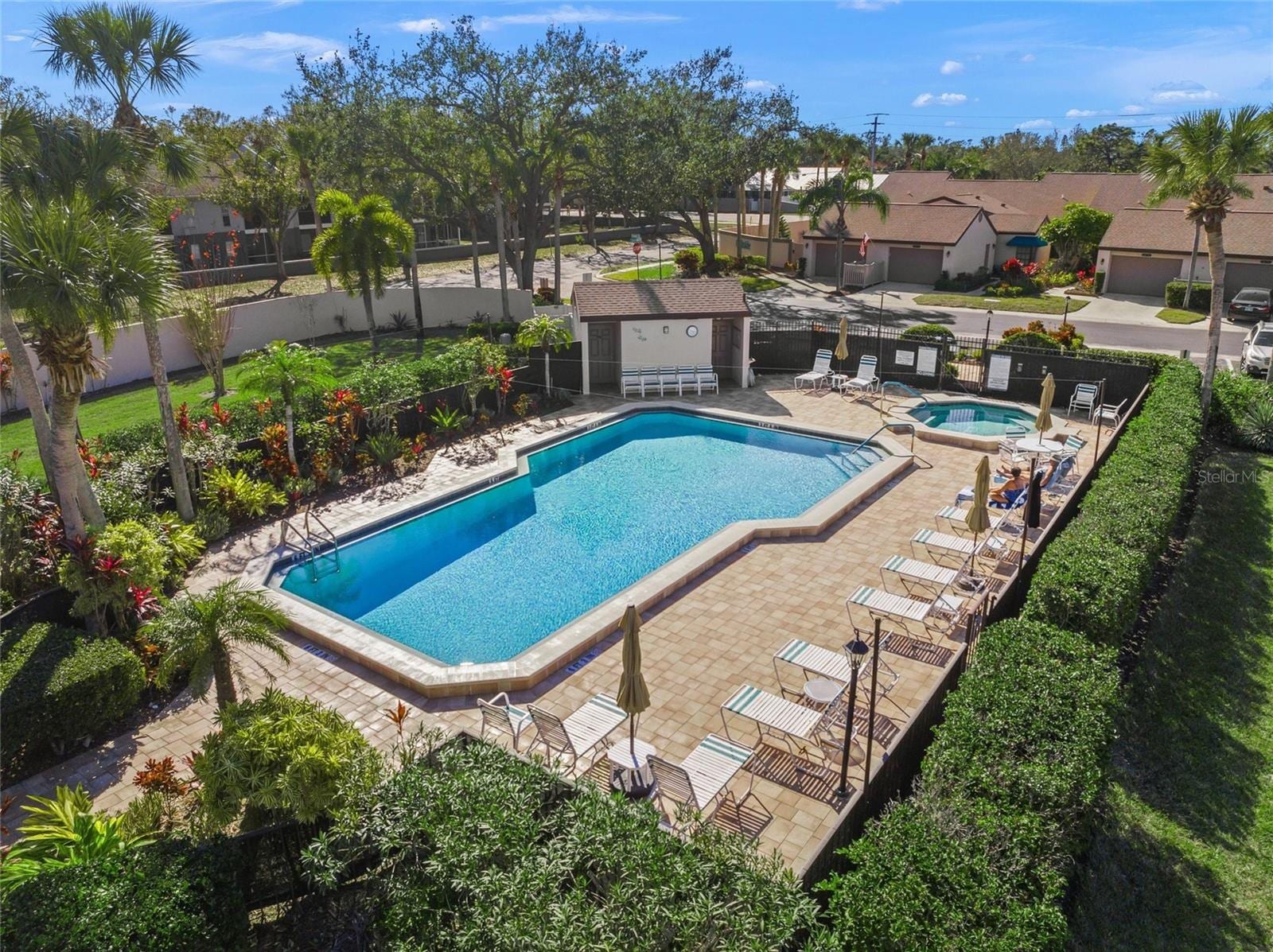 6085 Clubside Dr photo 3