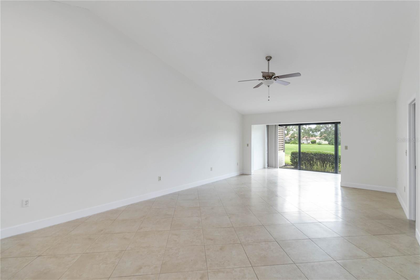 6085 Clubside Dr photo 5