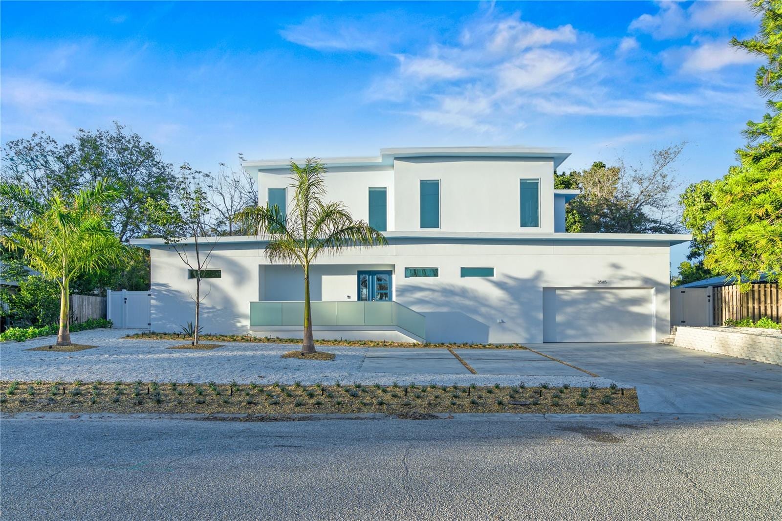 2585 Clematis St photo 2