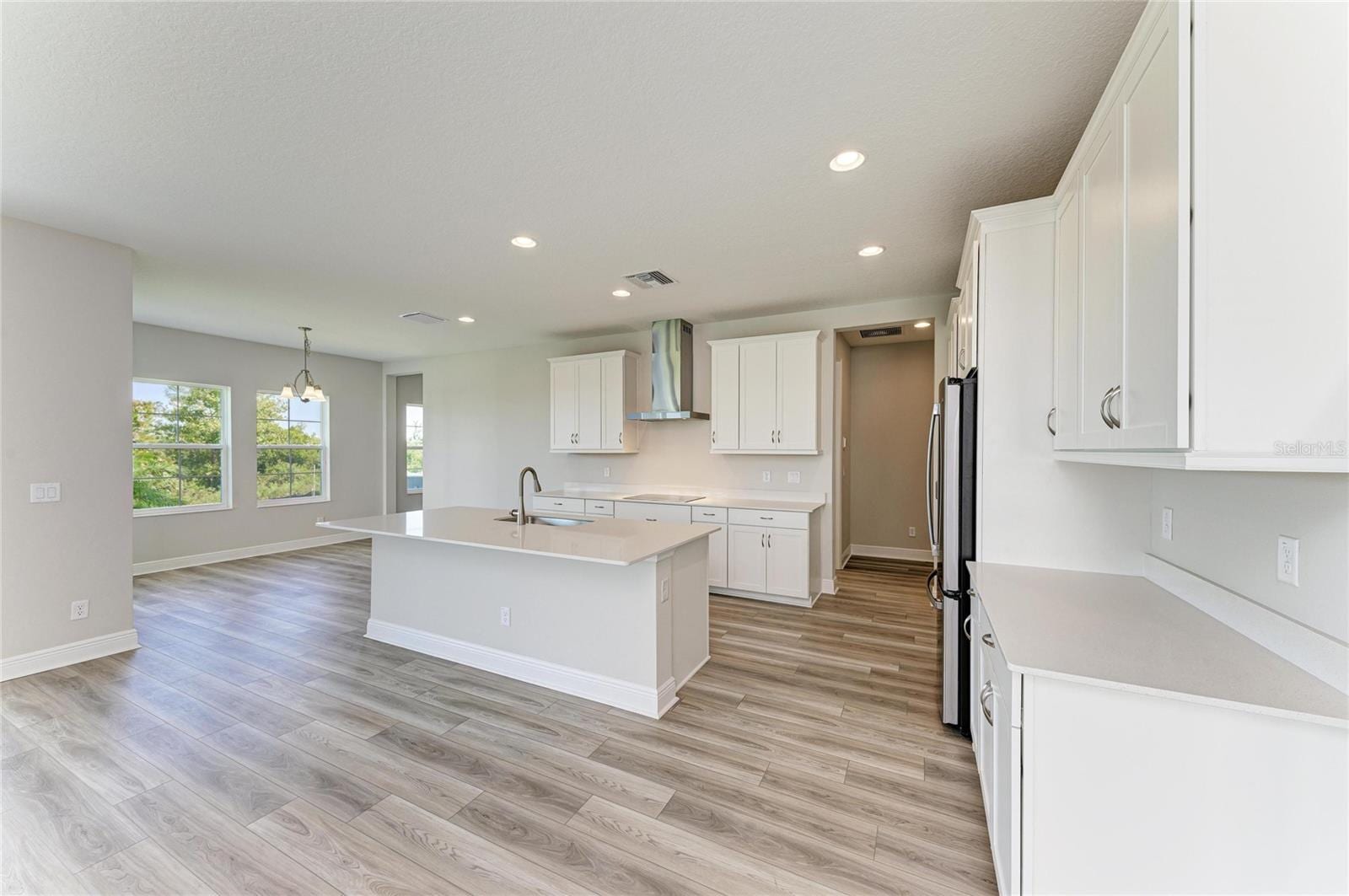 9723 Surrey Rose Dr photo 2