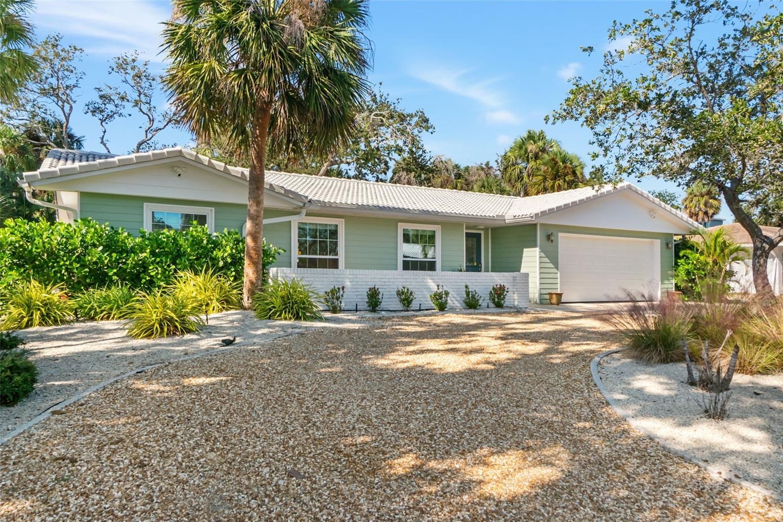630 Venice Ln photo 3