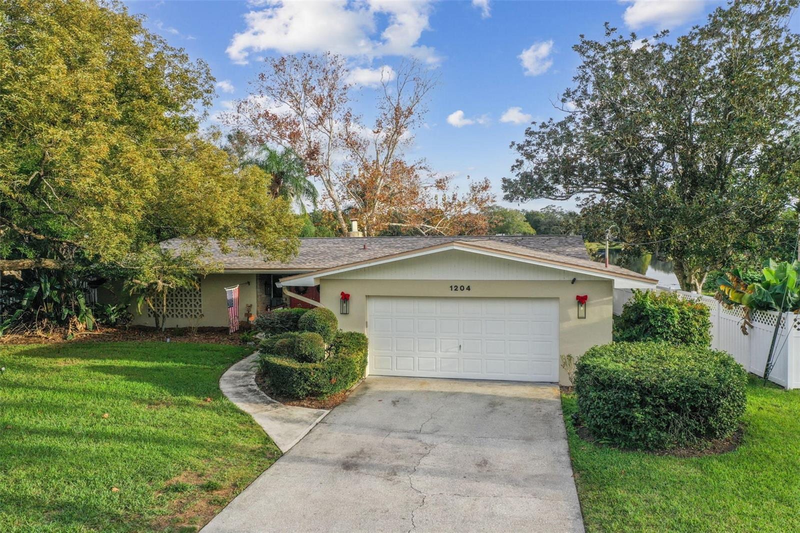 1204 Eckles Dr photo 2