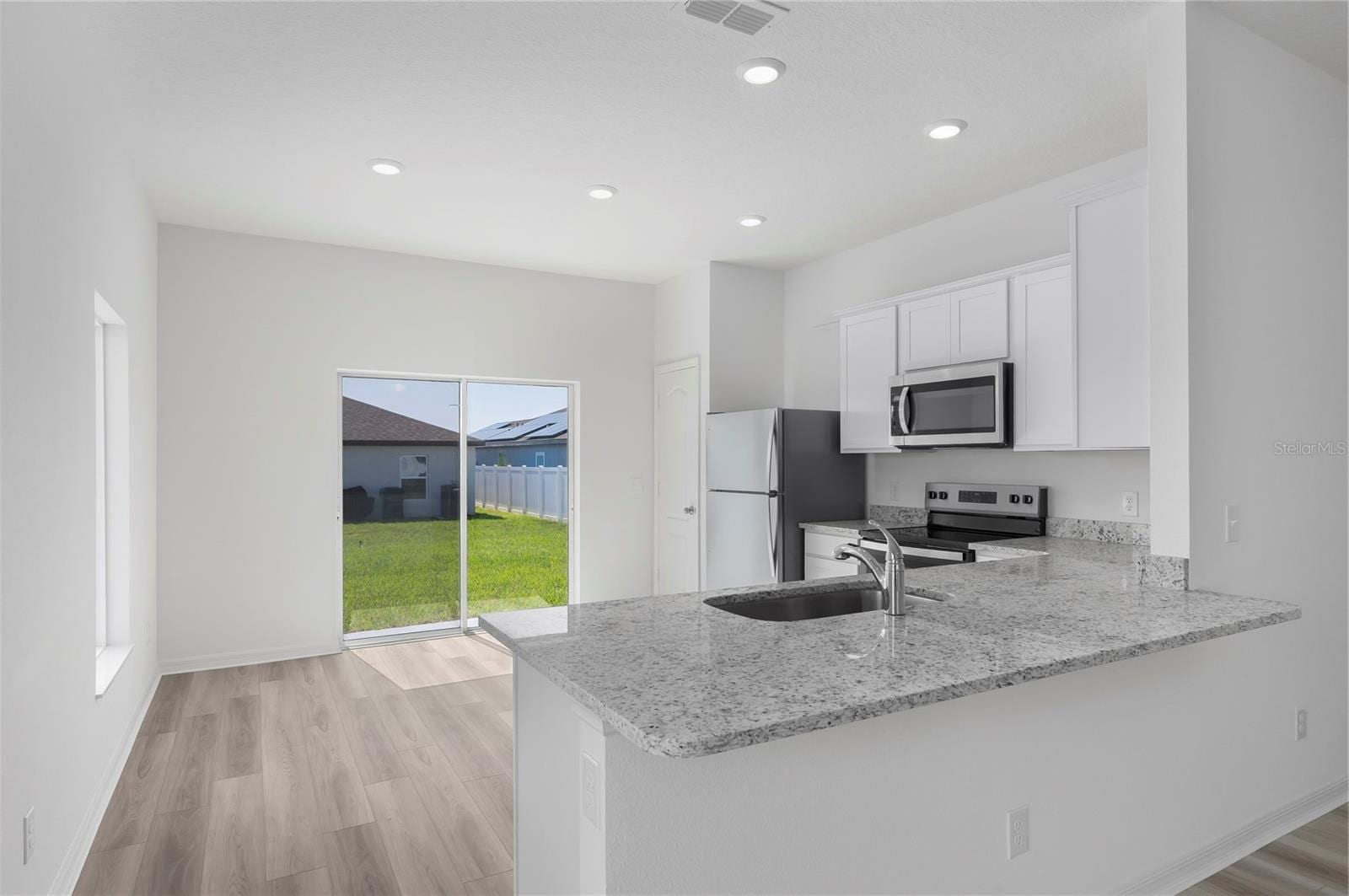 3715 Bergamot St photo 3