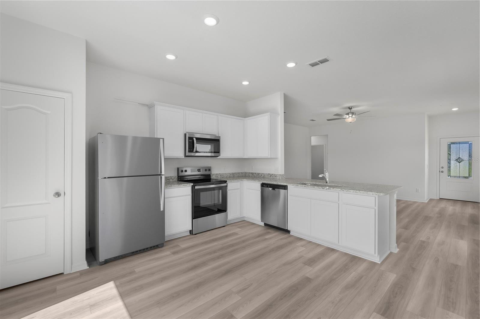 3715 Bergamot St photo 4