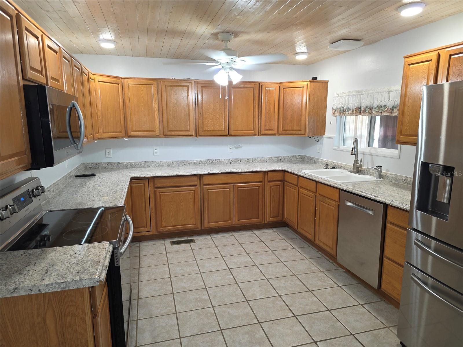 8071 Highpoint Blvd photo 4
