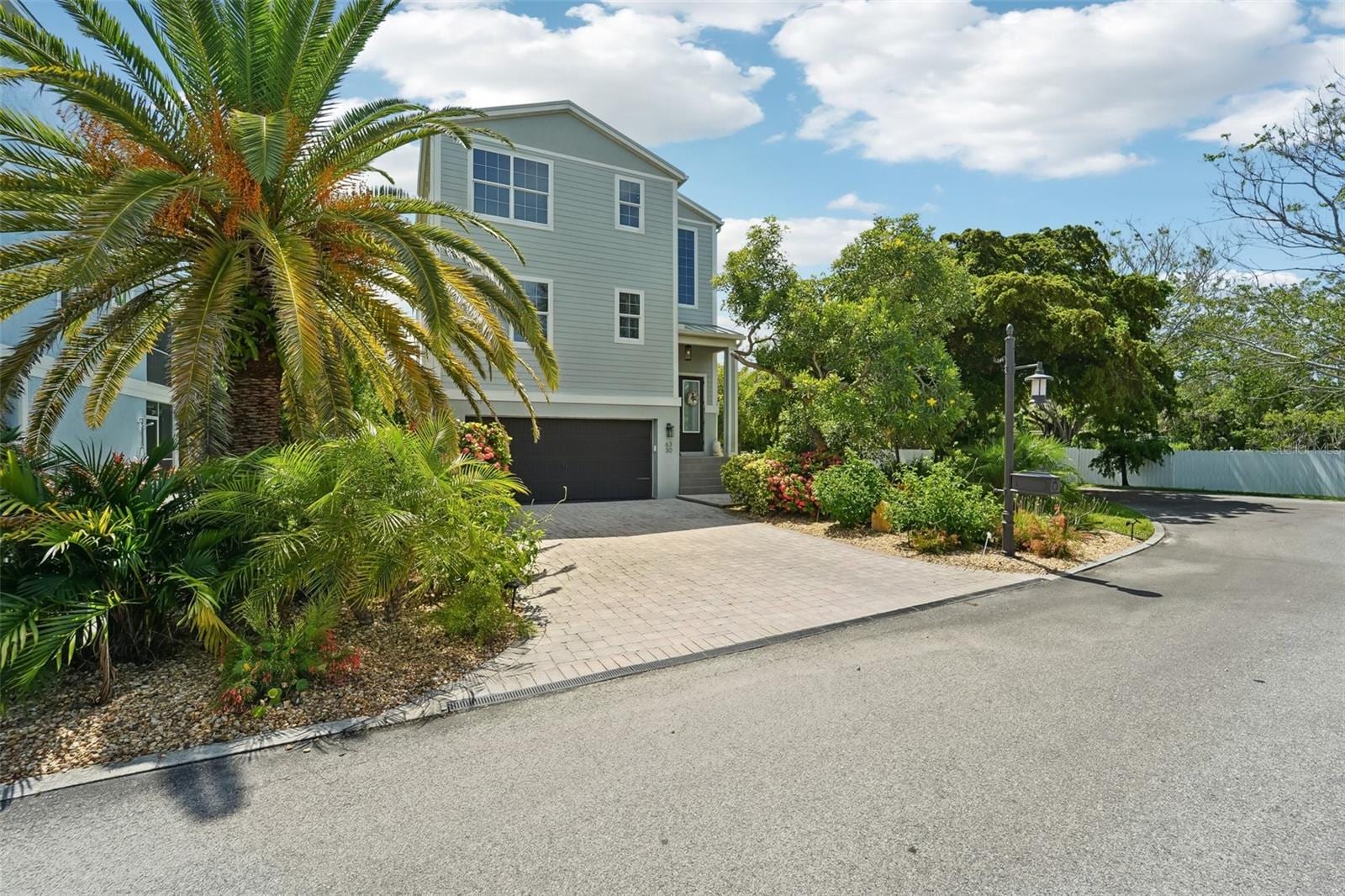 6330 Laguna Dr photo 2