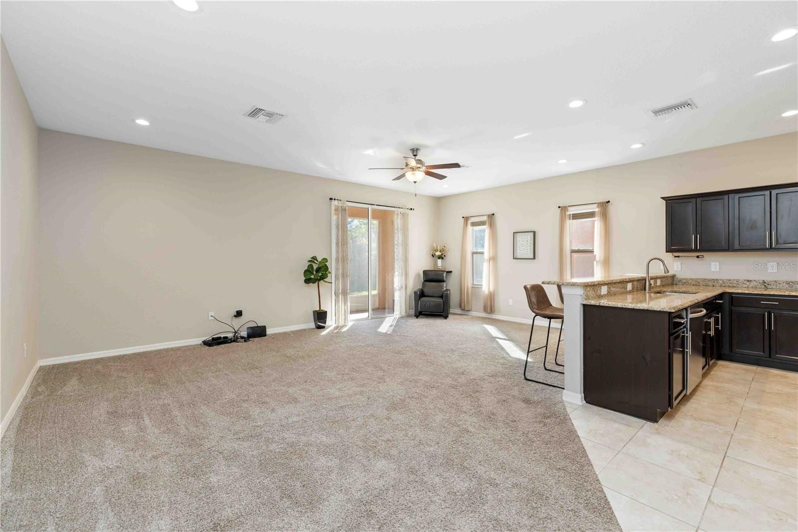 1218 Grantham Dr photo 5