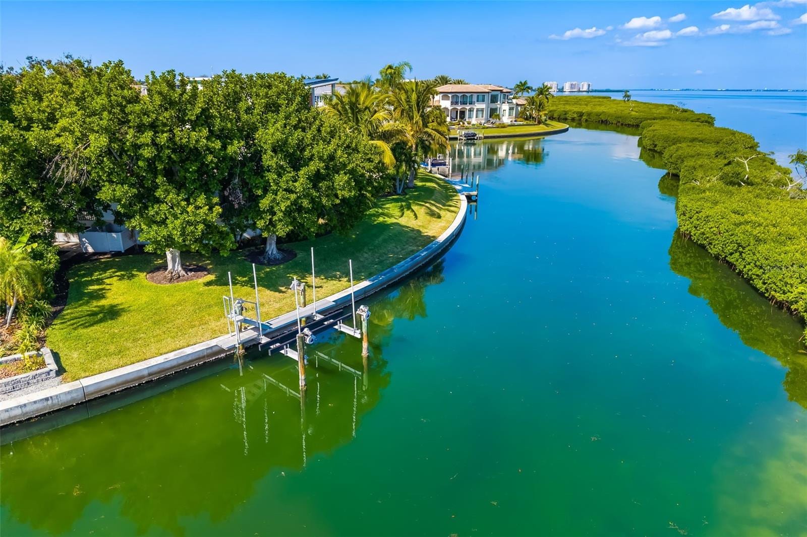 560 Harbor Cove Cir photo 4