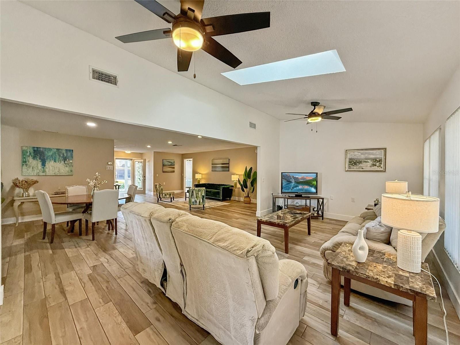 2436 Deer Trail Ln photo 3